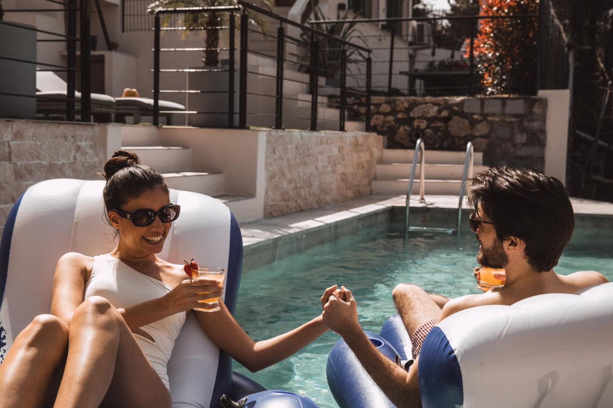 Piscine-Jacuzzi-Videoprojecteur-Clim La Perle Rare Villa Мужен Екстериор снимка