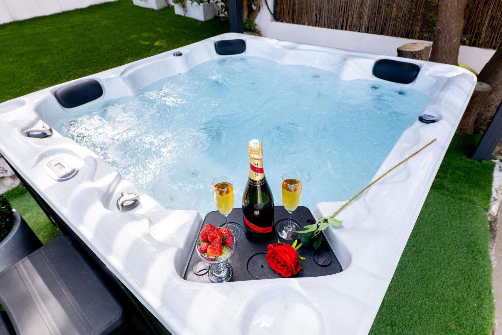 Piscine-Jacuzzi-Videoprojecteur-Clim La Perle Rare Villa Мужен Екстериор снимка